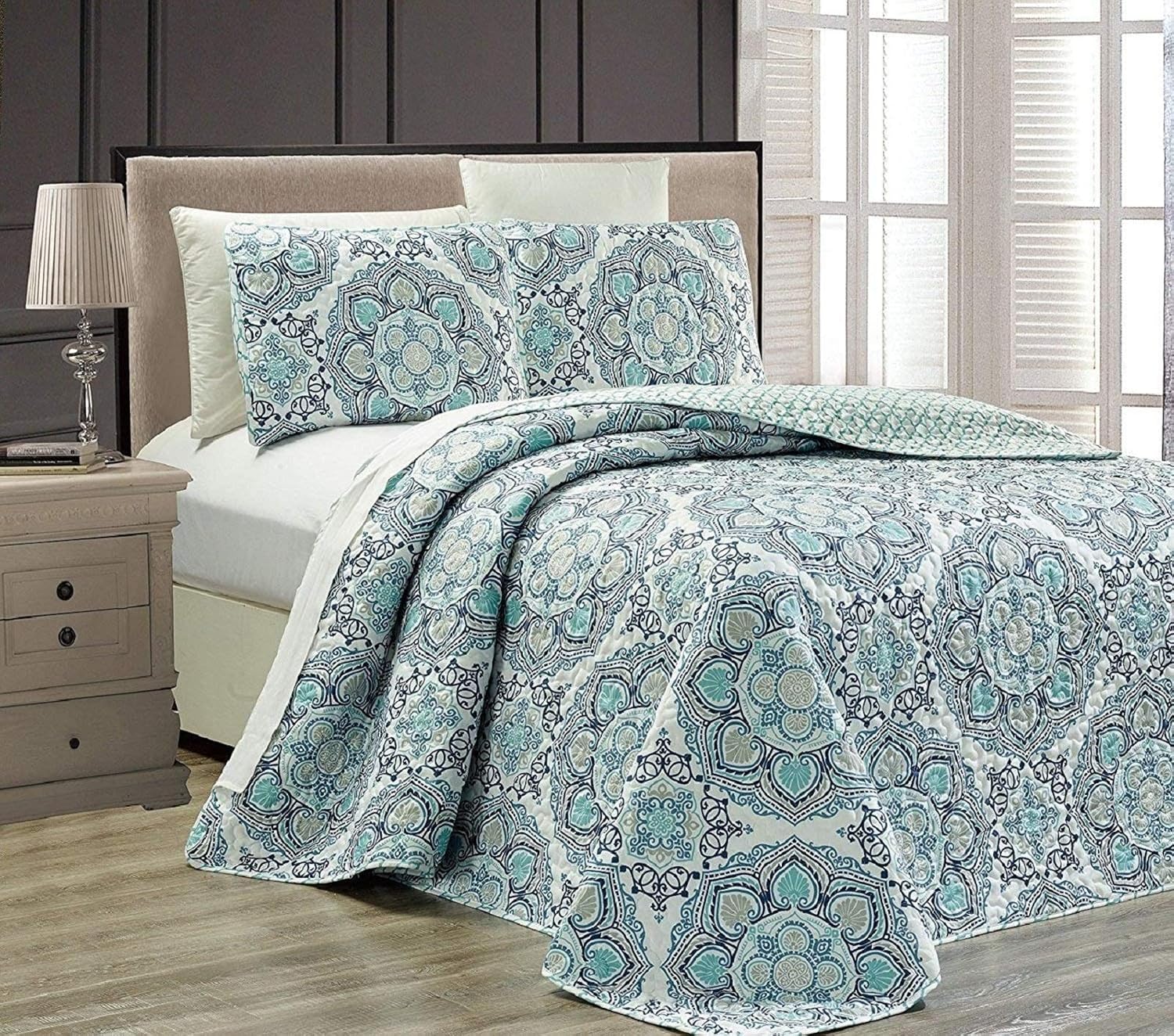 TRIDENT REVERSIBLE COMFORTER image 0